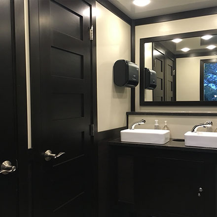 High-end Restroom Trailer Rentals in New York (NY)