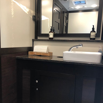 NY Restroom Trailer Rentals in New York (NY)